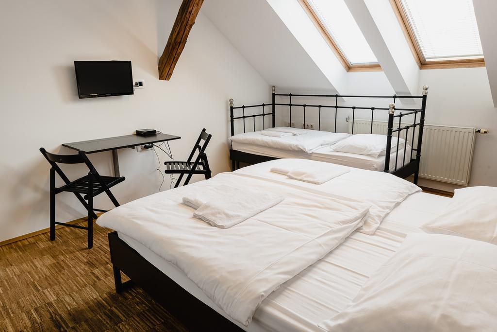 Bed & Breakfast Atticus Ljubljana Ngoại thất bức ảnh